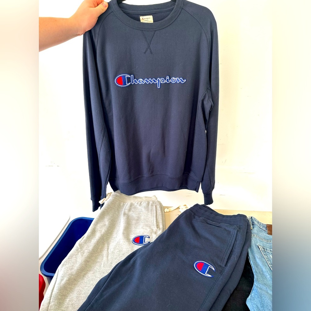 Men’s Champion sweatshirt and 2 sweatpants size XL